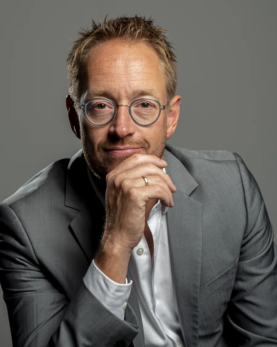 Bas Koppelman, rustig luisterend